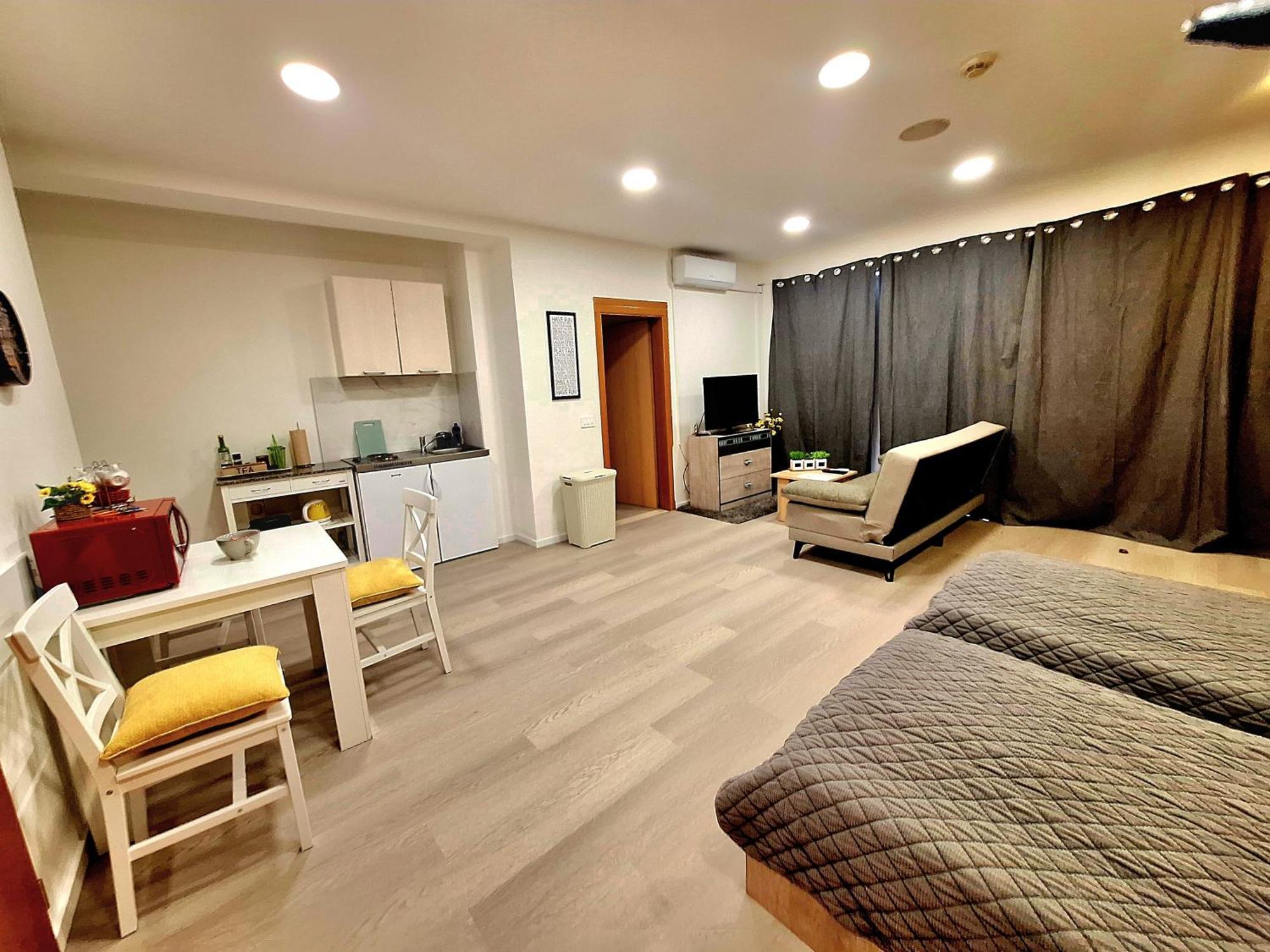 Midnight Apartment *