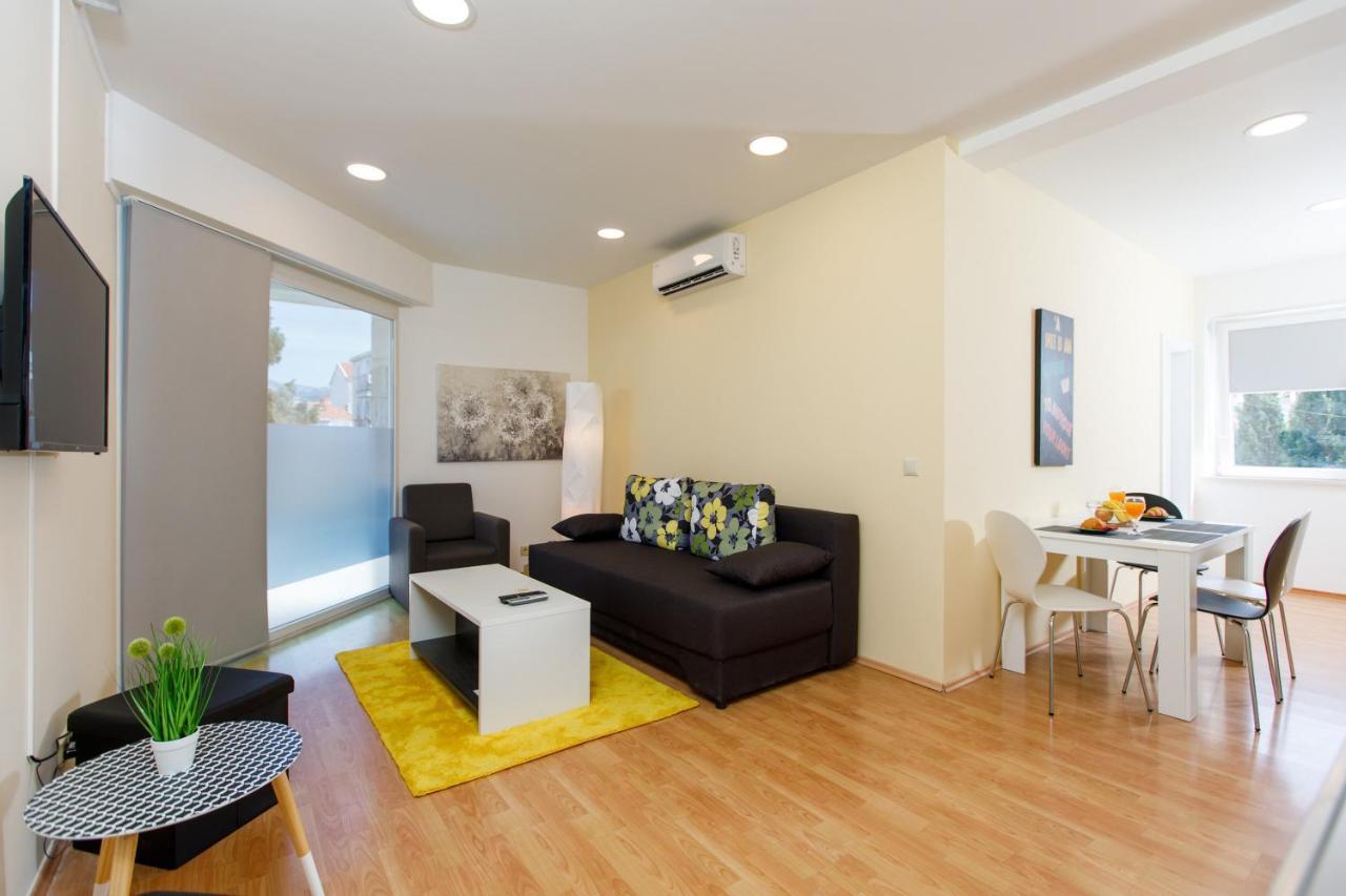 Midnight Apartment *