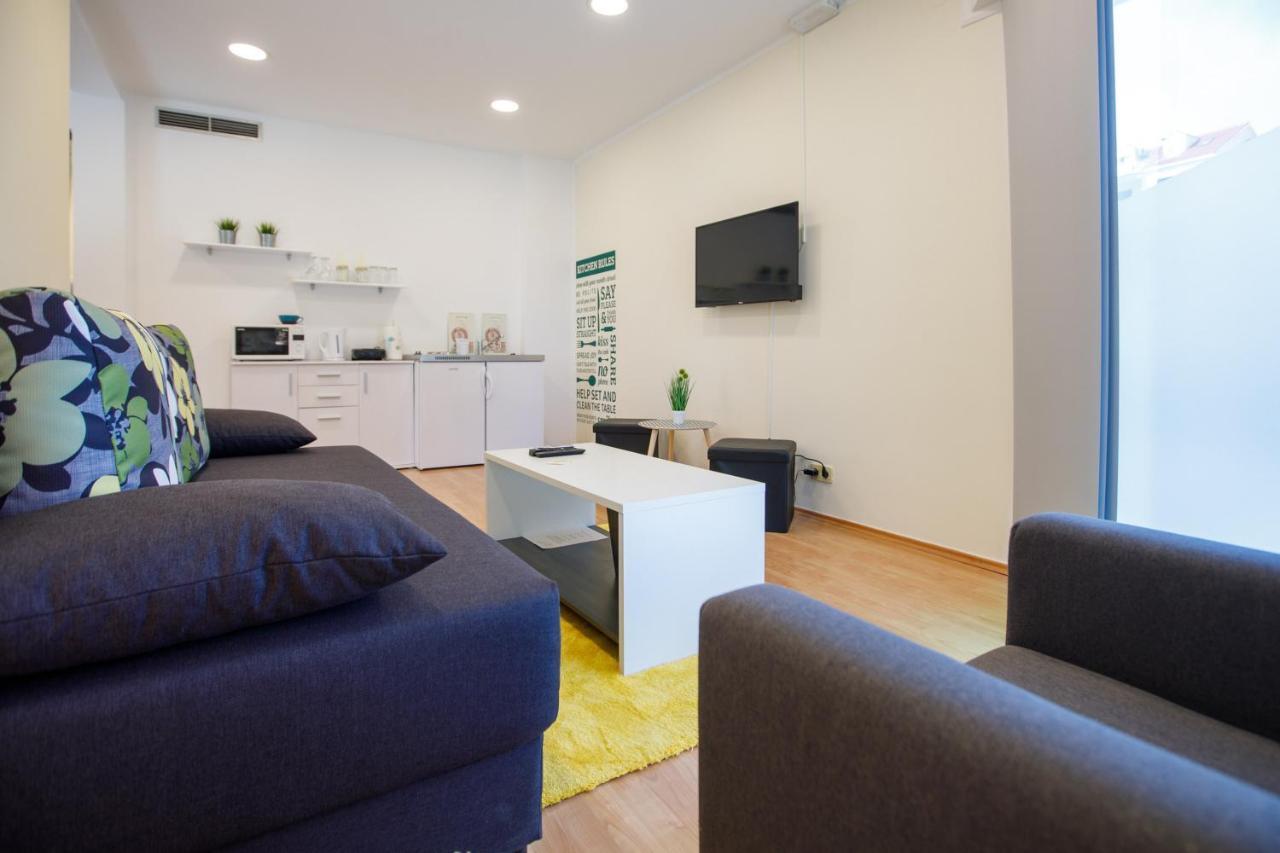 Midnight Apartment *